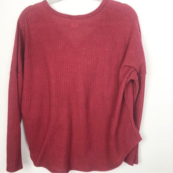 LIVE IN THE MOMENT | Burgundy Brick Waffle Knit Thermal Button Top Women’s Small - Picture 7 of 8